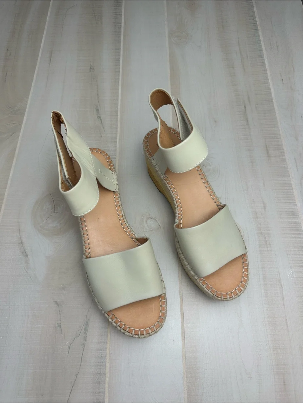 Frye & Co Women’s Cream Espadrille Wedge Sandals